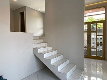 Rumah Baru Hook Minimalis Ada Kolam Renang di Juanda Sidoarjo