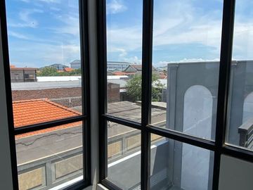 Rumah Baru Hook Minimalis Ada Kolam Renang di Juanda Sidoarjo