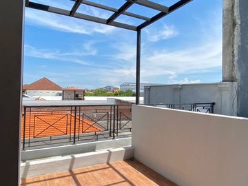 Rumah Baru Hook Minimalis Ada Kolam Renang di Juanda Sidoarjo