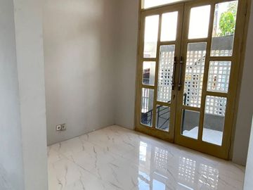Rumah Baru Hook Minimalis Ada Kolam Renang di Juanda Sidoarjo