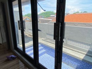 Rumah Baru Hook Minimalis Ada Kolam Renang di Juanda Sidoarjo