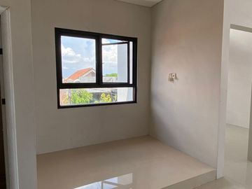 Rumah Baru Hook Minimalis Ada Kolam Renang di Juanda Sidoarjo