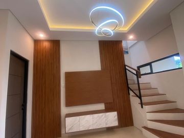 Rumah Dijual 2 Lantai Strategis Dekat Stasiun Rawa Buntu Tangerang Selatan Nego