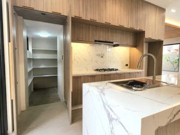 EJE - FOR SALE: 4-Bedroom Single-Family House in BF Homes, Las Piñas City