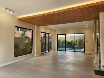 EJE - FOR SALE: 4-Bedroom Single-Family House in BF Homes, Las Piñas City