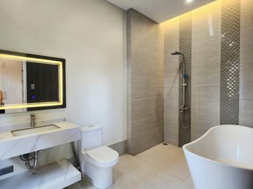 EJE - FOR SALE: 4-Bedroom Single-Family House in BF Homes, Las Piñas City