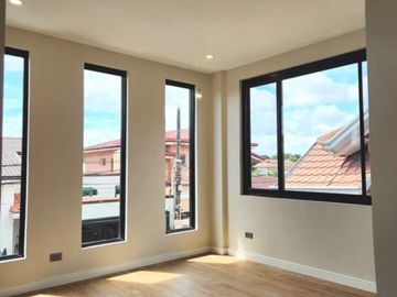 EJE - FOR SALE: 4-Bedroom Single-Family House in BF Homes, Las Piñas City