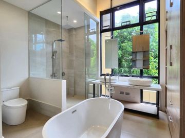 EJE - FOR SALE: 4-Bedroom Single-Family House in BF Homes, Las Piñas City