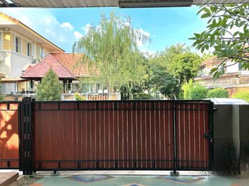 For Sale: Detached House at Land and House Park, Khon Kaen Prime location in the Khon Kaen Bypass area. A large house, 250 square meters, on a special