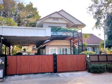 For Sale: Detached House at Land and House Park, Khon Kaen Prime location in the Khon Kaen Bypass area. A large house, 250 square meters, on a special