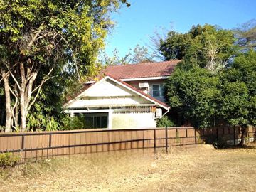 For Sale: Detached House at Land and House Park, Khon Kaen Prime location in the Khon Kaen Bypass area. A large house, 250 square meters, on a special