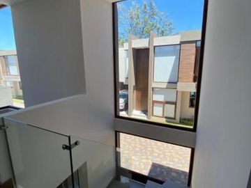 Casas de venta Santa Ines Cumbaya.  Conjunto con piscina, BBQ, area de juegos