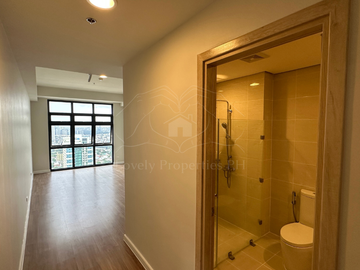 BRAND NEW (Newly Turned Over) UNFURNISHED 3BR PENTHOUSE UNIT with 2 PARKING SLOTS FOR SALE!