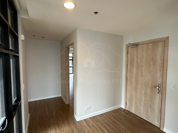 BRAND NEW (Newly Turned Over) UNFURNISHED 3BR PENTHOUSE UNIT with 2 PARKING SLOTS FOR SALE!