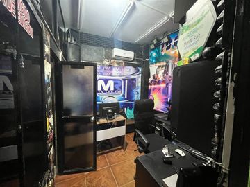EN VENTA CASA RENTERA CON LOCALES COMERCIALES Y DEPARTAMENTO, DIAGONAL A MI COMISARIATO SECTOR TERMINAL TERRESTRE DE PORTOVIEJO