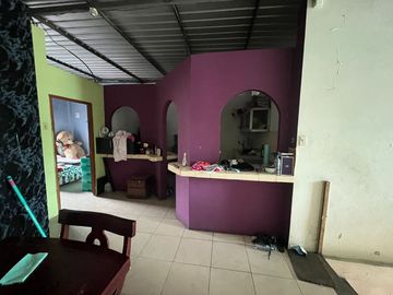 EN VENTA CASA RENTERA CON LOCALES COMERCIALES Y DEPARTAMENTO, DIAGONAL A MI COMISARIATO SECTOR TERMINAL TERRESTRE DE PORTOVIEJO