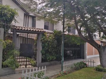 Casa amplia de 5 dormitorios a la venta en Valle Hermoso, Surco
