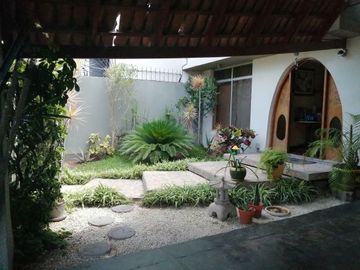 Casa amplia de 5 dormitorios a la venta en Valle Hermoso, Surco