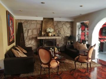 Casa amplia de 5 dormitorios a la venta en Valle Hermoso, Surco