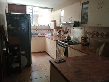 Casa amplia de 5 dormitorios a la venta en Valle Hermoso, Surco
