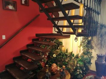 Casa amplia de 5 dormitorios a la venta en Valle Hermoso, Surco