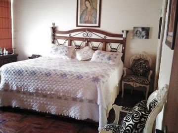 Casa amplia de 5 dormitorios a la venta en Valle Hermoso, Surco