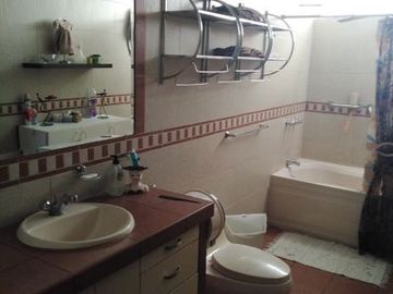 Casa amplia de 5 dormitorios a la venta en Valle Hermoso, Surco