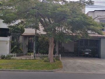Casa amplia de 5 dormitorios a la venta en Valle Hermoso, Surco
