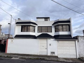 Casa en Venta, Ubicada en Calderón vía Marianas sector Sierra Hermosa, Área: 225m2 Precio: $149.500