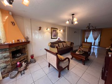 Casa en Venta, Ubicada en Calderón vía Marianas sector Sierra Hermosa, Área: 225m2 Precio: $149.500