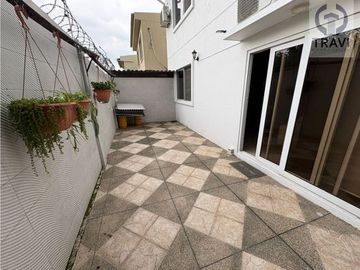 hermosa casa en venta, en la zona de mayor desarrollo de la ciudad (via a la costa)