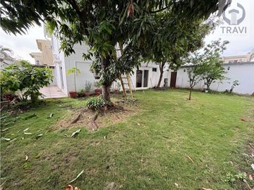 hermosa casa en venta, en la zona de mayor desarrollo de la ciudad (via a la costa)