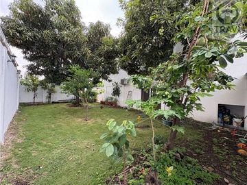 hermosa casa en venta, en la zona de mayor desarrollo de la ciudad (via a la costa)