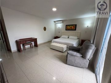 hermosa casa en venta, en la zona de mayor desarrollo de la ciudad (via a la costa)