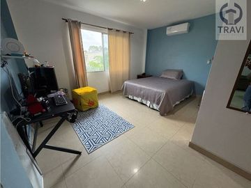 hermosa casa en venta, en la zona de mayor desarrollo de la ciudad (via a la costa)