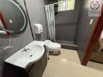 hermosa casa en venta, en la zona de mayor desarrollo de la ciudad (via a la costa)