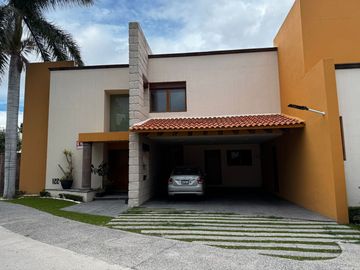 RR_1262. Casa en Venta en Villantigua con Panales Solares