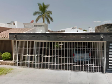 HERMOSA CASA EN VENTA EN AMP LA ROSITA, TORREON, COAHUILA