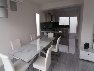 HERMOSA CASA EN VENTA EN AMP LA ROSITA, TORREON, COAHUILA
