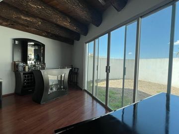 Casa en Venta en Lomas del Tecnologico con 600m2 de construcción, y en esquina.