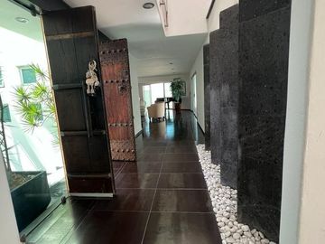 Casa en Venta en Lomas del Tecnologico con 600m2 de construcción, y en esquina.