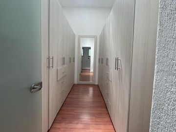 Casa en Venta en Lomas del Tecnologico con 600m2 de construcción, y en esquina.