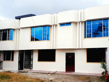VENTA DE CASA POR LA VIA QUEVEDO, EN EL PROLETARIADO
