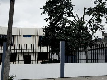 VENTA DE CASA POR LA VIA QUEVEDO, EN EL PROLETARIADO