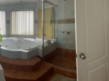 Vendo casa en Cumbayá, Miravalle