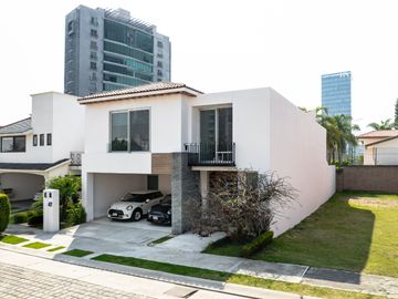 CASA EN PUERTA PARAISO