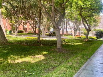 Vive Frente a un Parque en Chacarilla