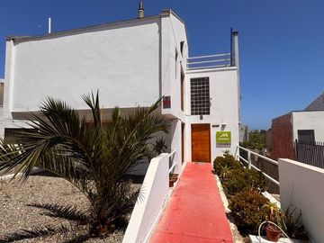 SE VENDE casa con exclusivo diseño en hormigon y fierro Avda El santo 3417 La serena