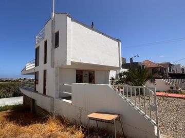 SE VENDE casa con exclusivo diseño en hormigon y fierro Avda El santo 3417 La serena