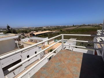 SE VENDE casa con exclusivo diseño en hormigon y fierro Avda El santo 3417 La serena